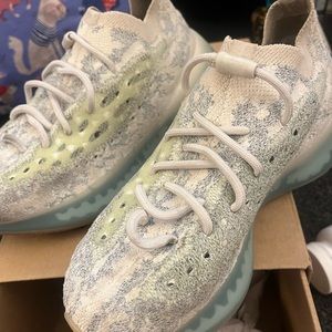 ADIDAS YEEZY boost 380